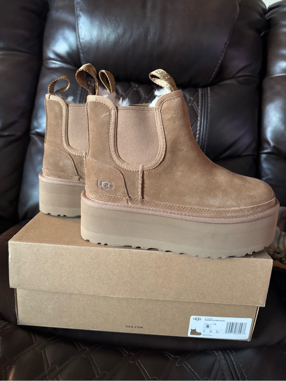UGG Women’s Platform Chelsea Boot in Tan Suede